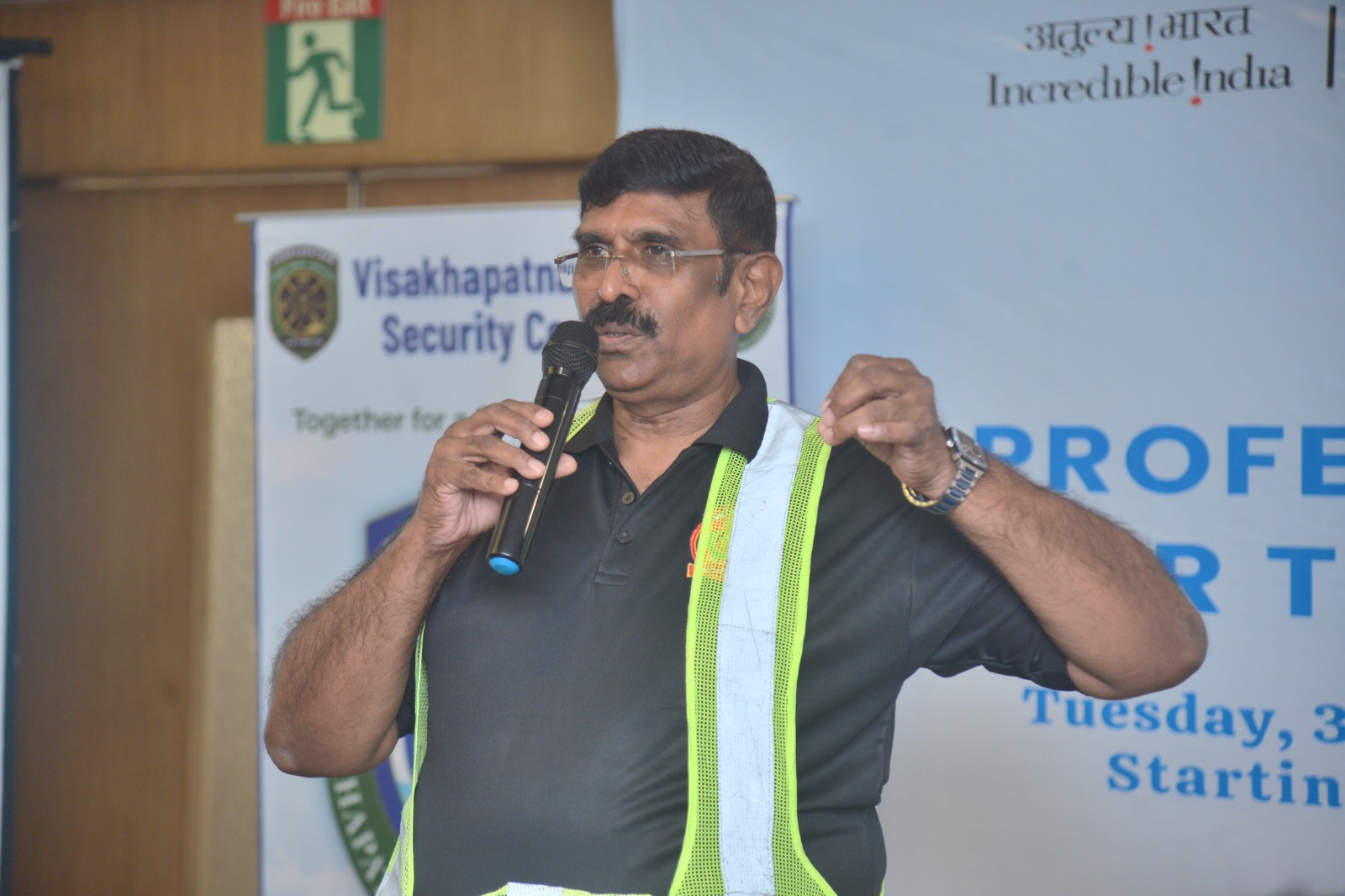 Mrs. Seema Sikri addressing the session